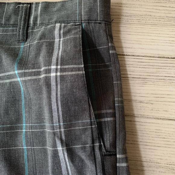 LIKE NEW! Burnside flat front shorts - Picture 5 of 7